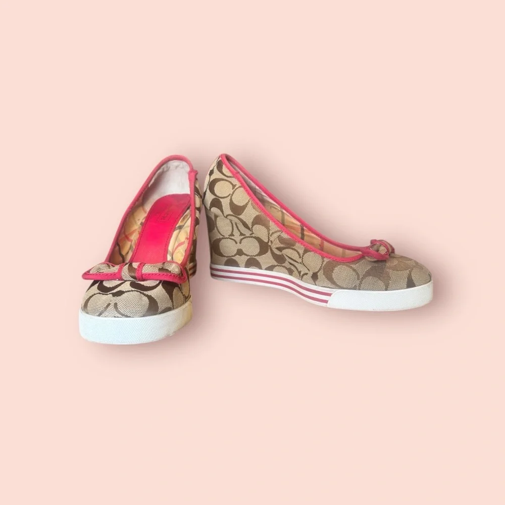 Coach Signature Canvas Wedge Sneakers Size 8 Pink Trim - Picture 2 of 4